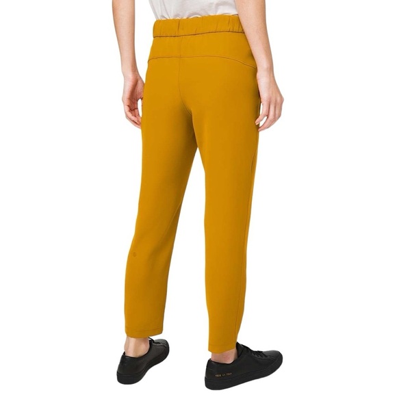 LULULEMON On the Fly 7/8 Woven Pant 27” in Fools Gold - Picture 3 of 13